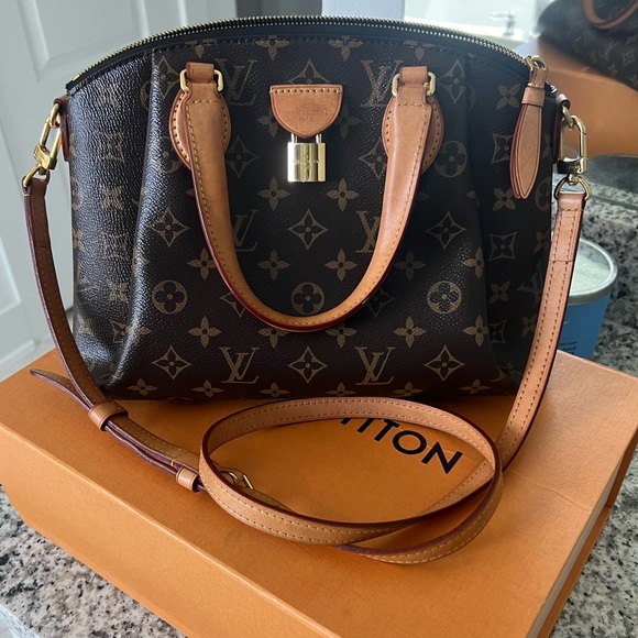 2019 Louis Vuitton Rivoli PM - Picture 1 of 10